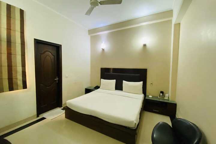 Hotel LLoyd Residency Near Nehru Place