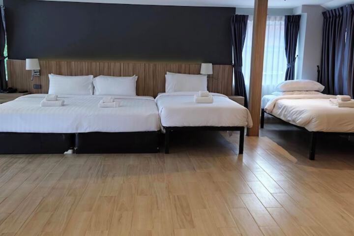 Room 16 of 37