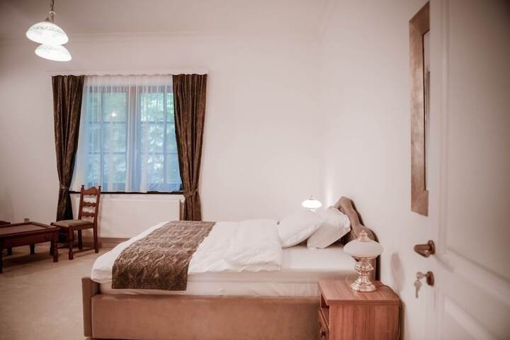 Room 4 of 55