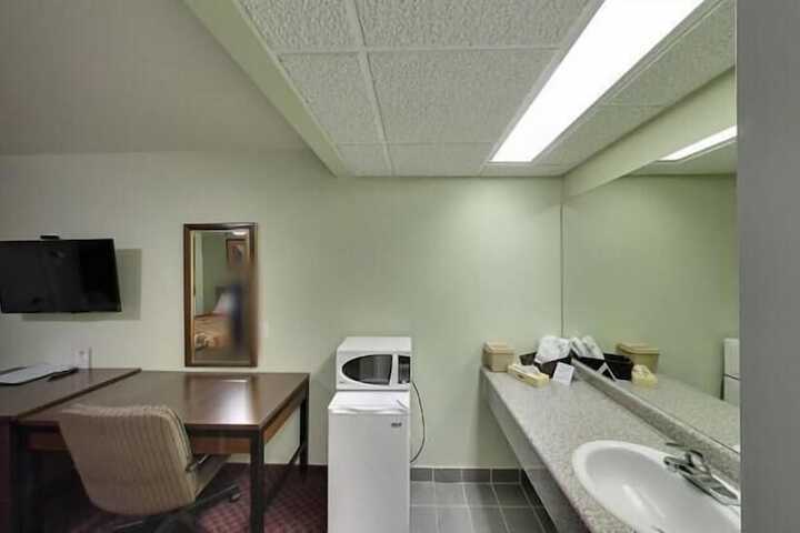 Room 11 of 66