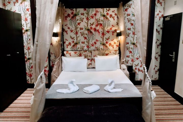 Room 28 of 79