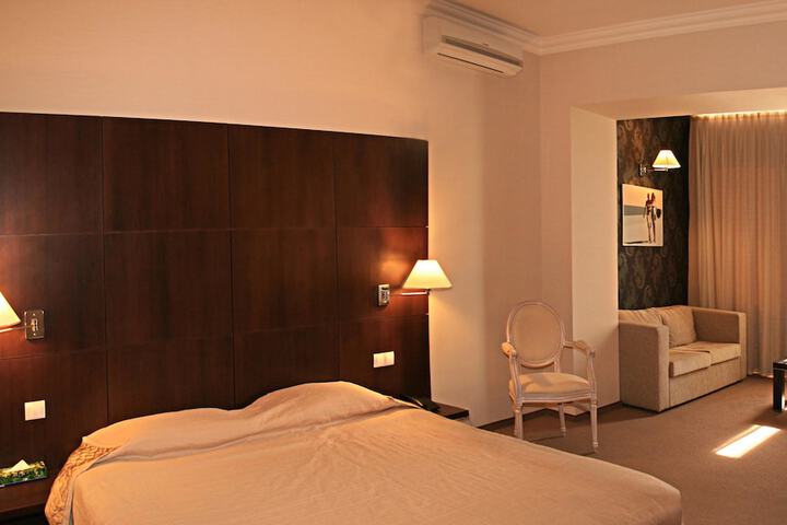 Room 9 of 53