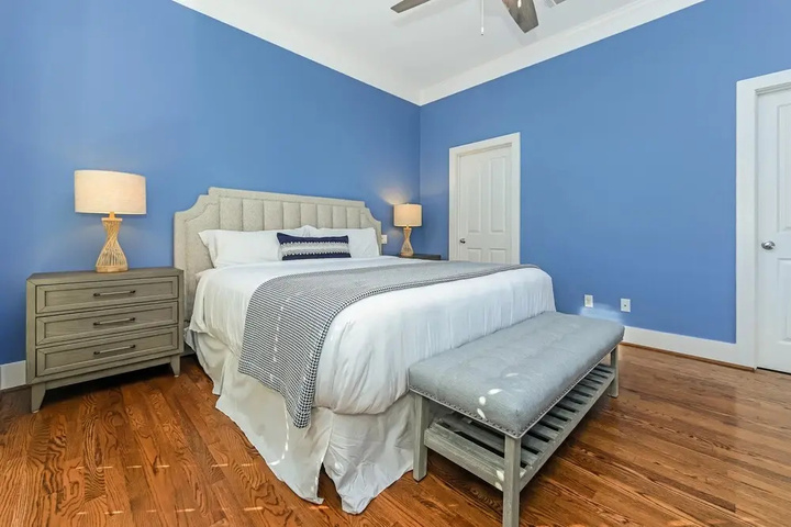 Room 4 of 27