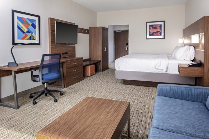1 King Suite (1 of 8)