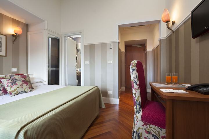 Room 34 of 111