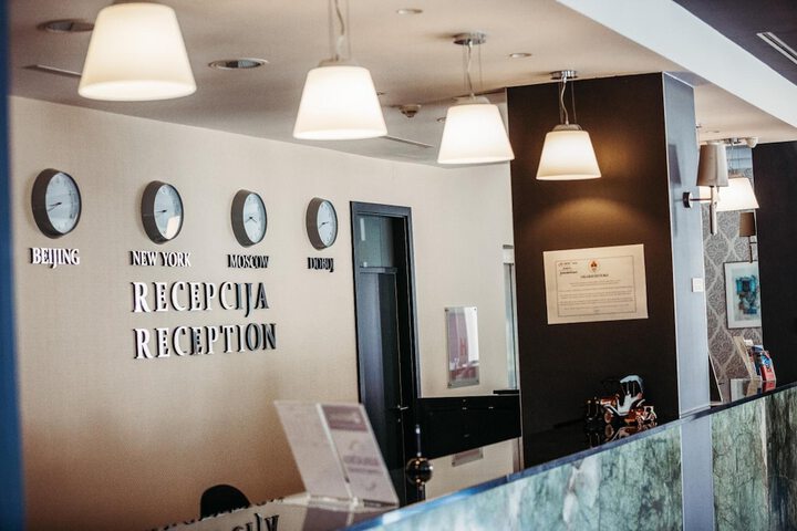 Entrance & Lobby