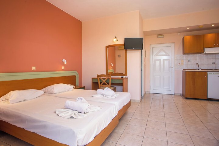 Room 12 of 107