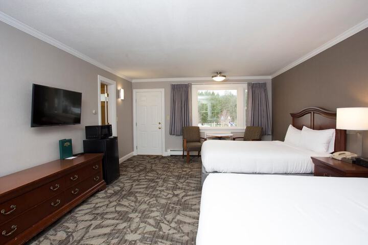 2 Queen Beds (1 of 12)