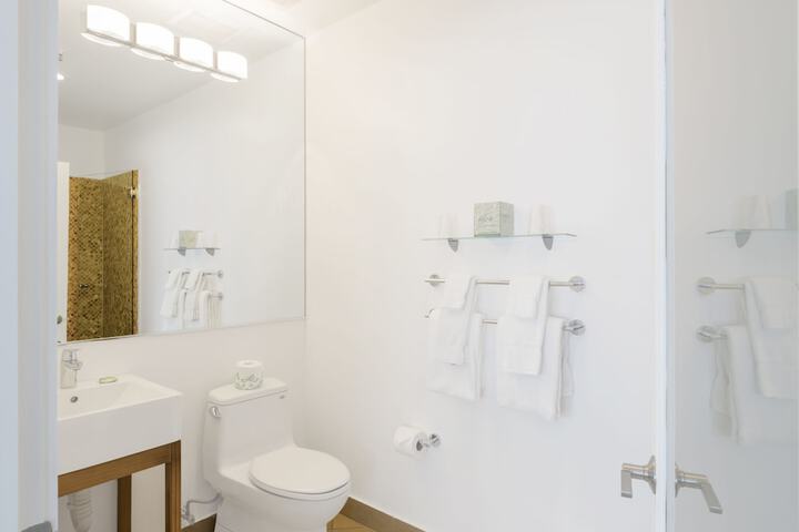 Bathroom amenities