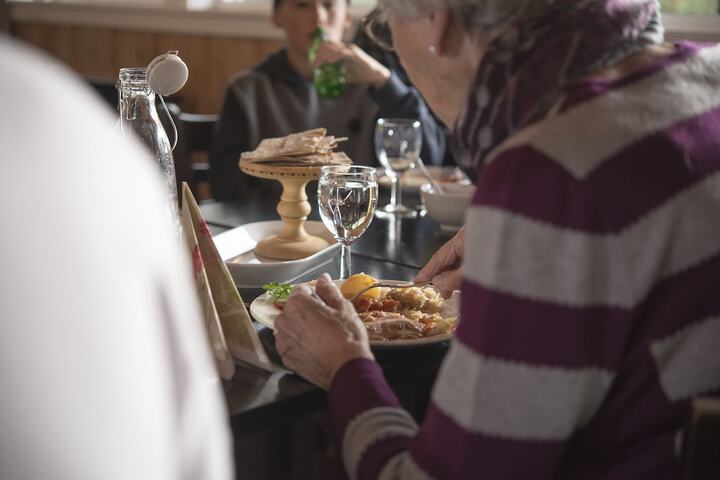 Dining 55 of 76