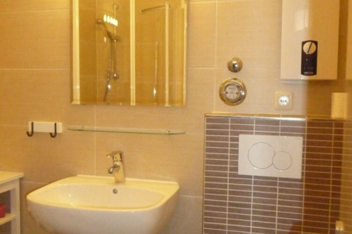 Room 4 of 10