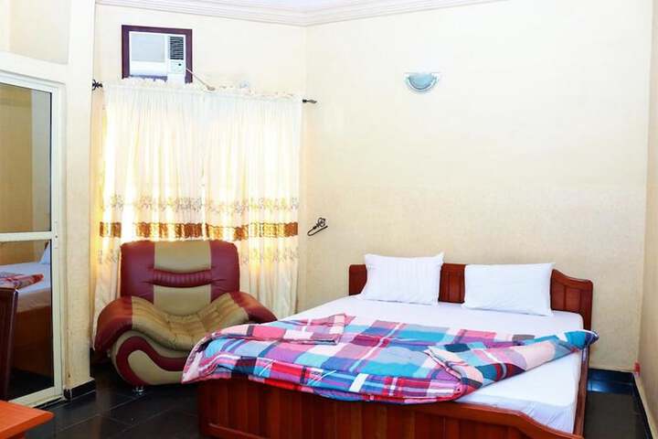 Room 6 of 68
