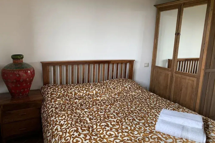 Room 5 of 18