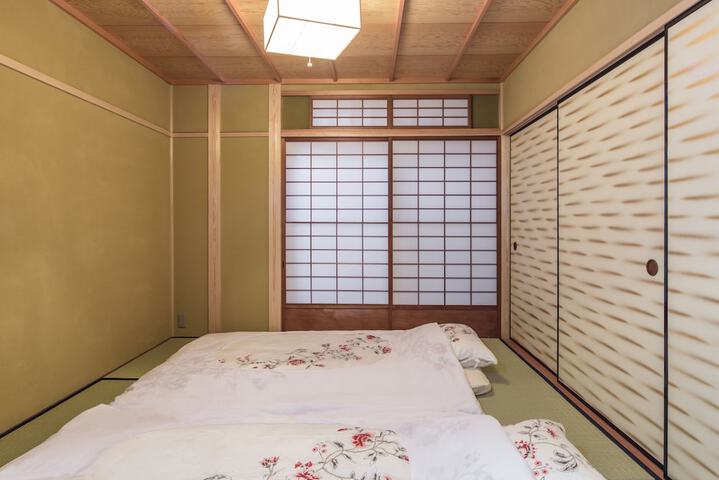 Room 3 of 28