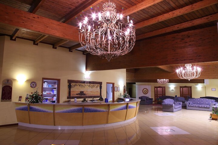 Check-in/check-out kiosk