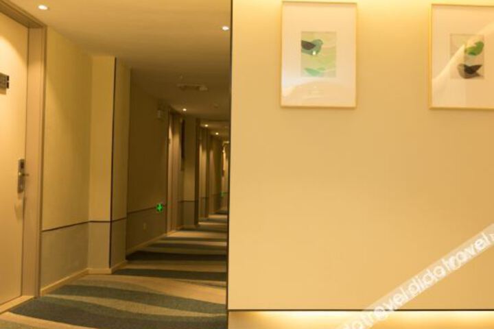 Hotel Interior 11 of 32