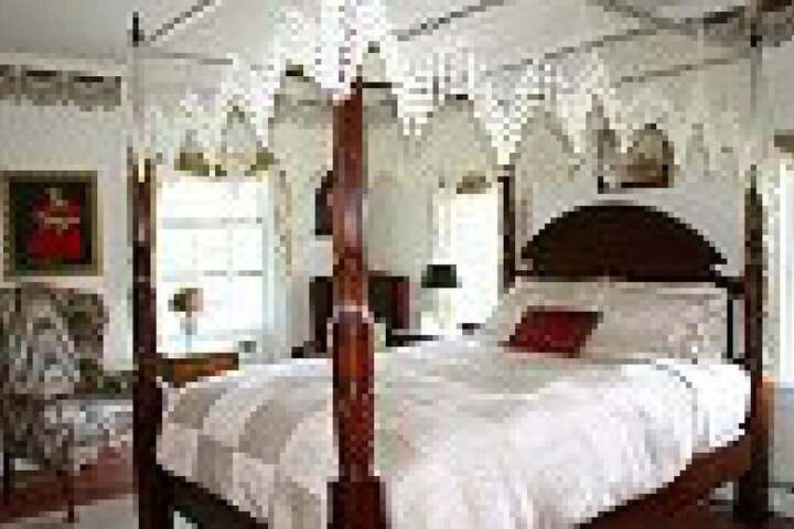 Room 3 of 77