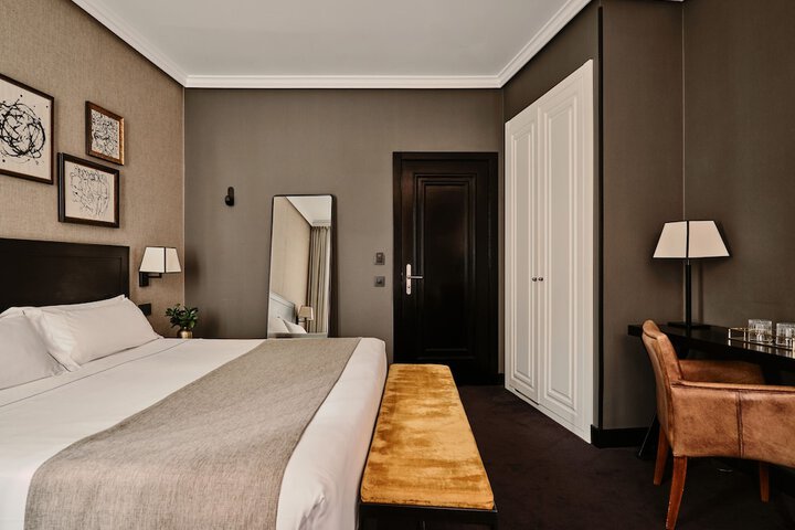 Room 6 of 98