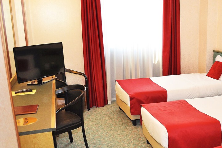 Room 38 of 77