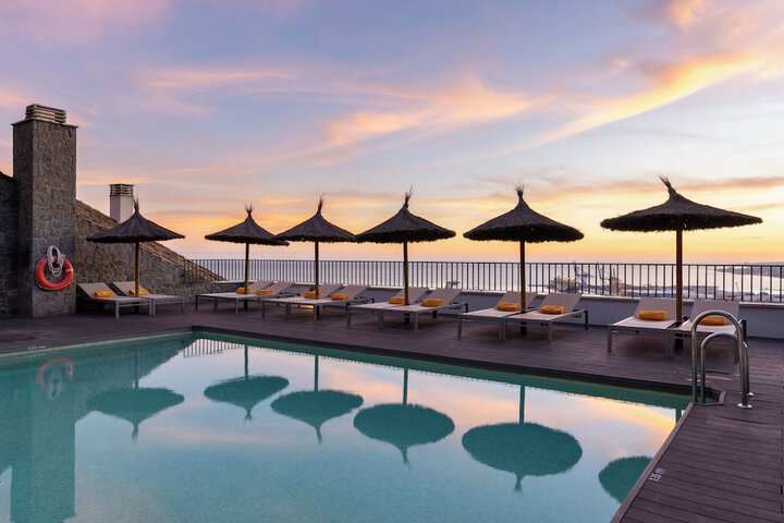 Hotel Pool