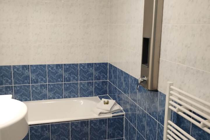 Room 12 of 23