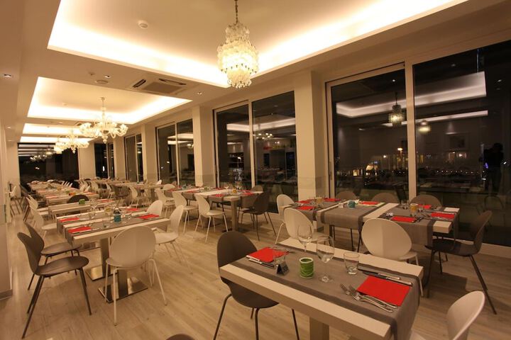 Dining Photos