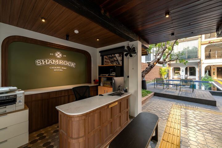Shamrock Chiangmai Hotel - Adults Only