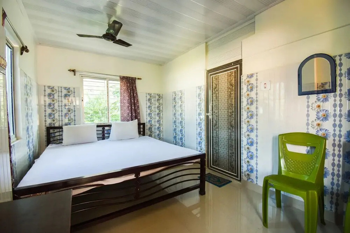 Room 3 of 12