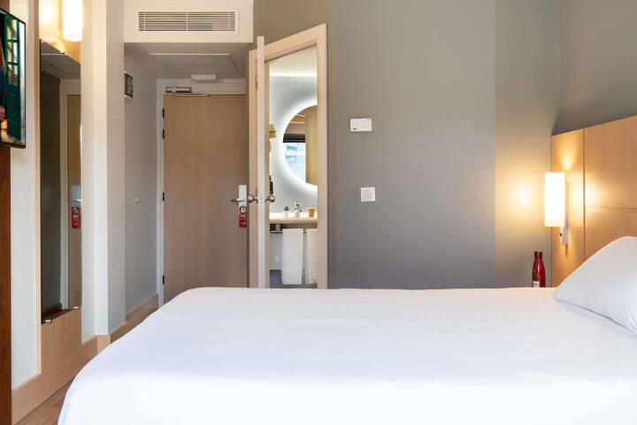 Room 11 of 65