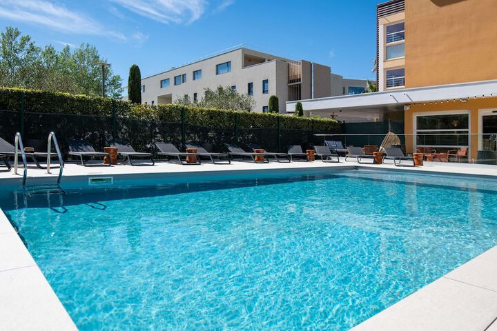 Hotel Pool