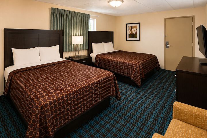 Room 8 of 33