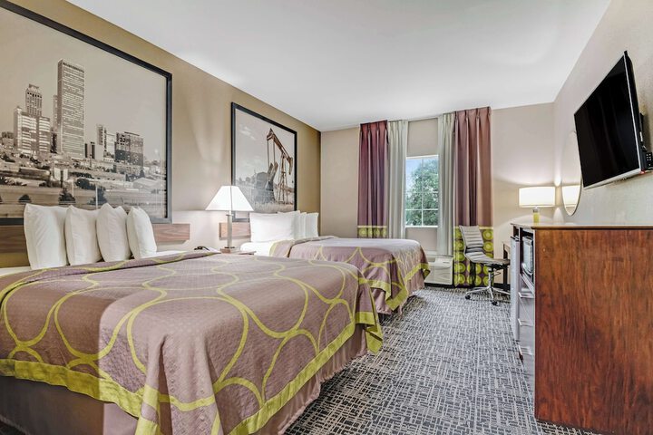 2 Queen Beds (8 of 12)