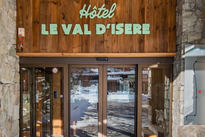 Hotel 74 of 77