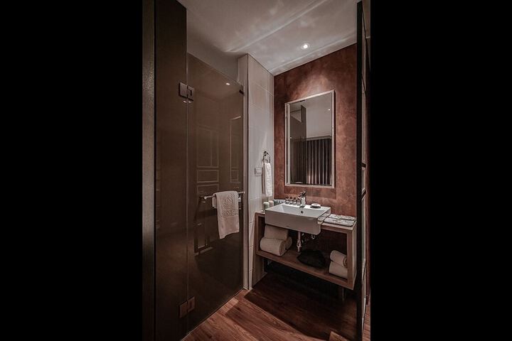Room 35 of 62