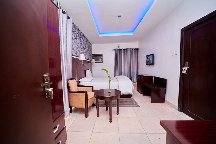 Room 18 of 51