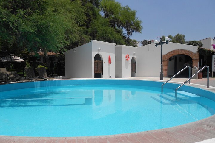 Hotel Pool