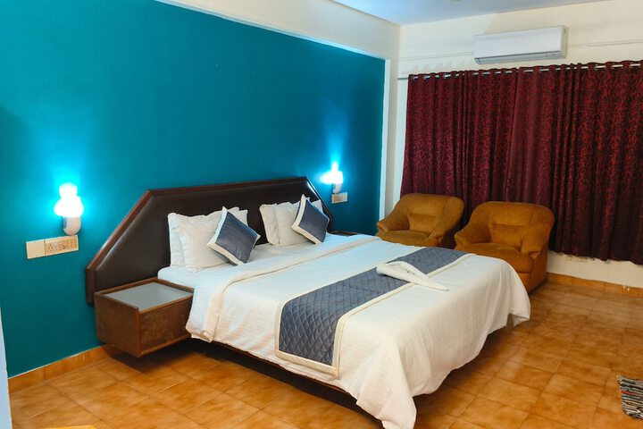 Room 6 of 12