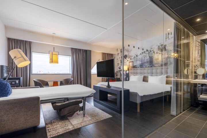 Room 35 of 317