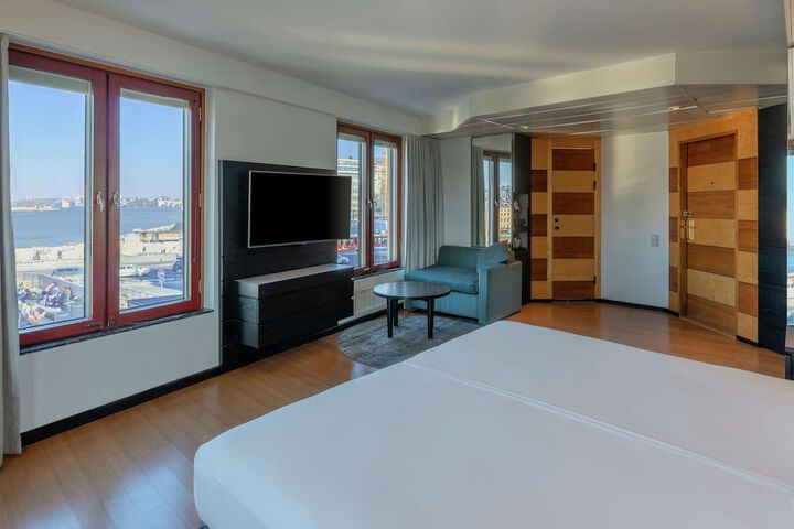 Room 38 of 167