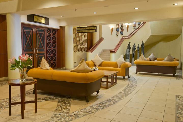 Entrance & Lobby