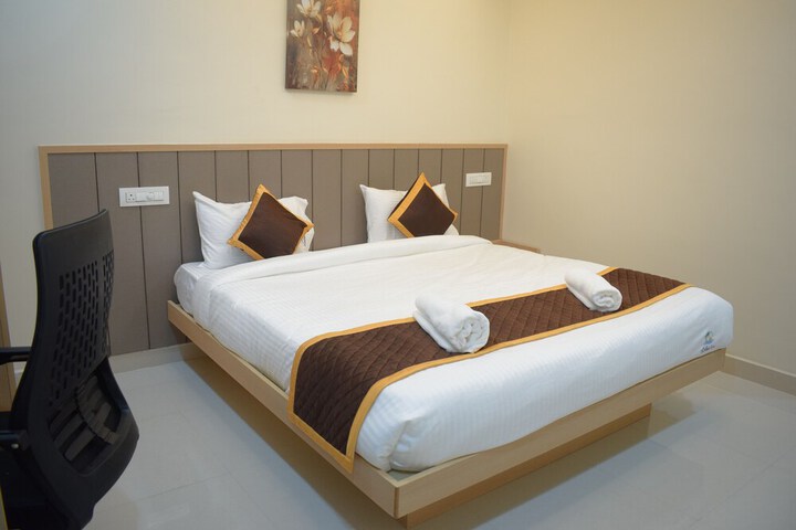Room 9 of 38
