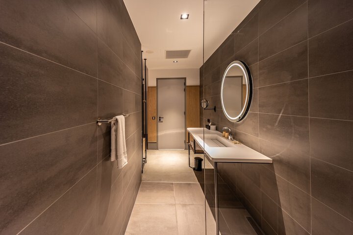 Room 8 of 32