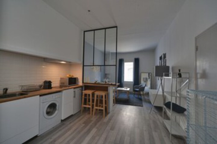 Room 9 of 12