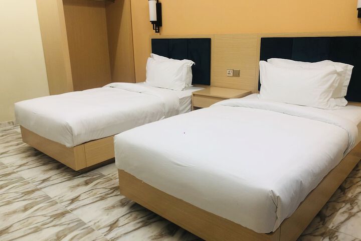Room 13 of 39