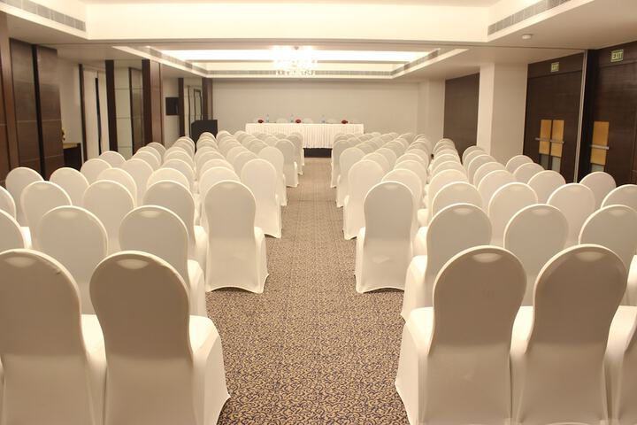 Ballroom/Hall 72 of 75