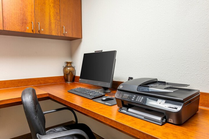 Business Center 25 of 28