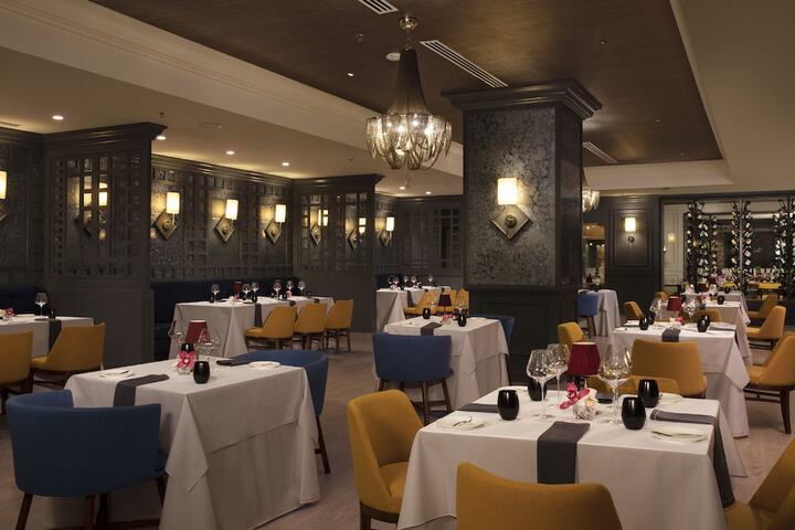 Dining 74 of 99