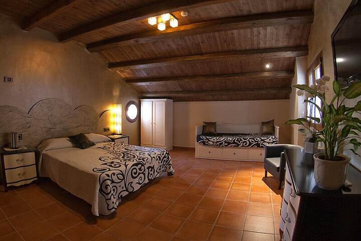 Room 3 of 12
