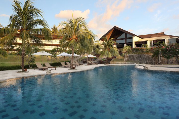 Hotel Pool