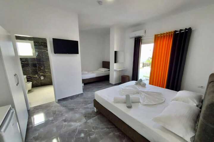 Room 11 of 30